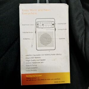 Compact AM/FM Radio with Speaker - White